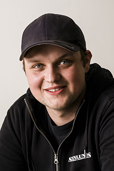 Johan Stenlund Reservdelar/Verkstad johan@stenlundslm.se - 090-3493356